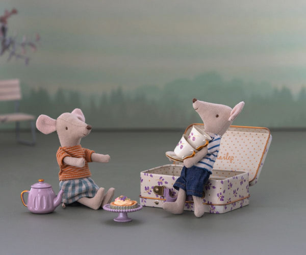 Afternoon Treat, Mouse - Purple Madelaine - Linzis