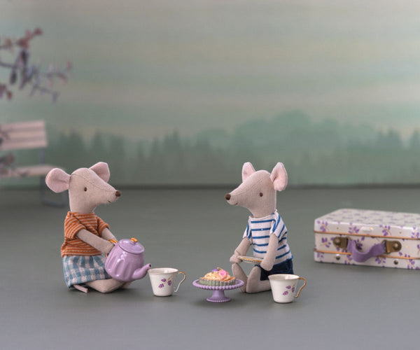 Afternoon Treat, Mouse - Purple Madelaine - Linzis