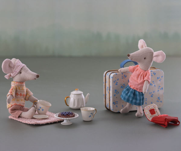 Afternoon Treat, Mouse - Blue Madelaine - Linzis