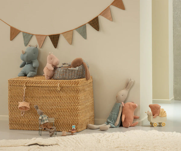 Safari friends, Hippo w. skirt, Small - Rose - Linzis