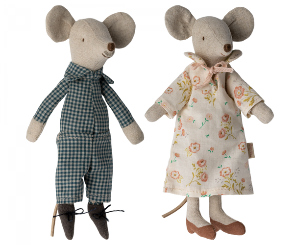 Grandma and Grandpa Mice In Cigarbox - Linzis