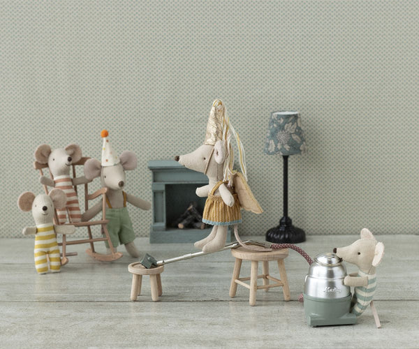 Fairy clothes in suitcase, Little sister mouse - Linzis