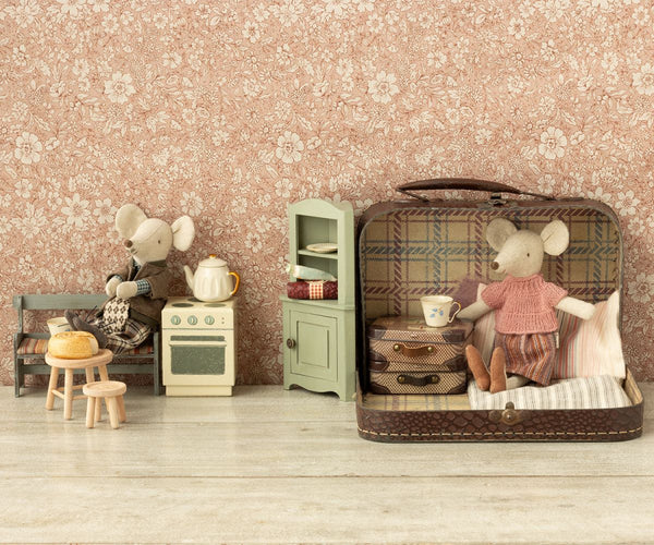 Jacket, pants and tie in suitcase, Grandpa mouse - Linzis