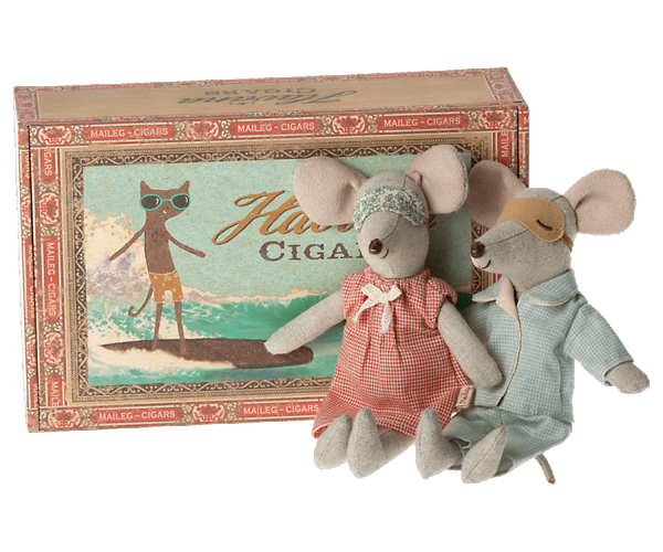 Mum and Dad Mice in Cigarbox - Linzis