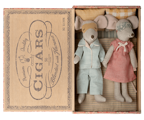 Mum and Dad Mice in Cigarbox - Linzis