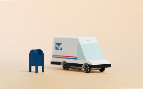 Futuristic Mail Van - Linzis